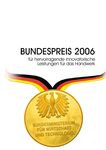 Bild des Bundespreis-Münze am schwarz-rot-goldenen Band